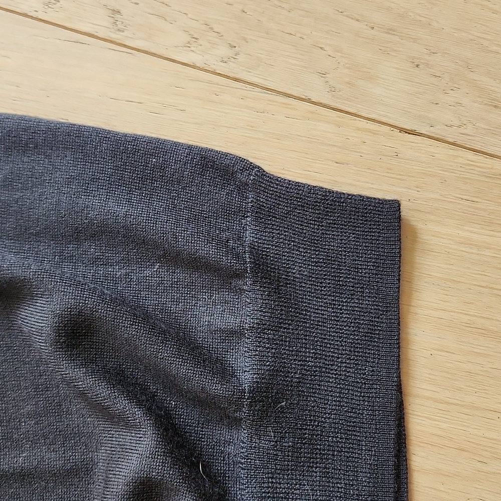 Peter Millar Autumn Crest V-Neck Vest - Black - Picture 5 of 9